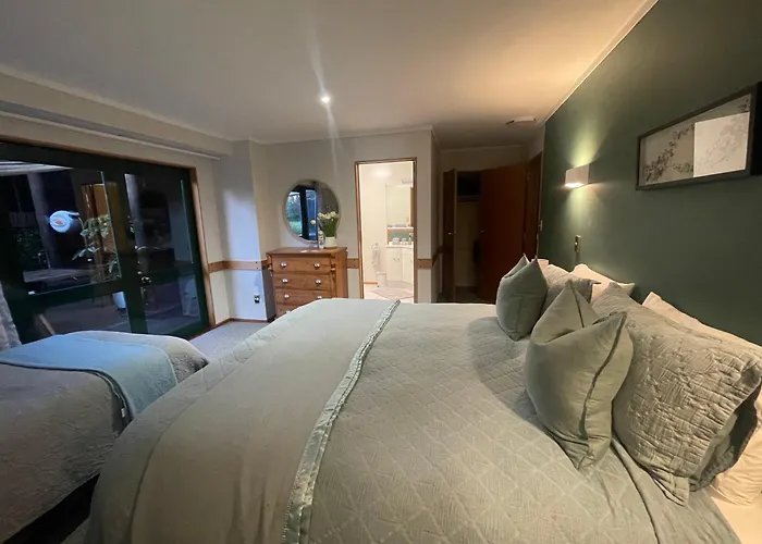 Tikitere Lodge,