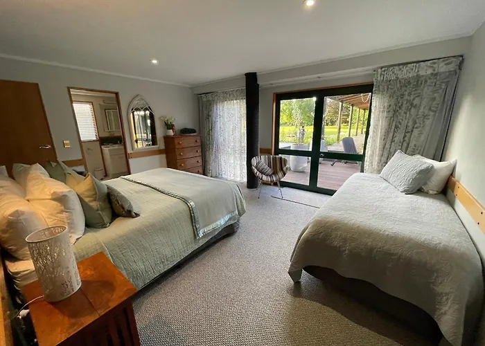 Tikitere Lodge,